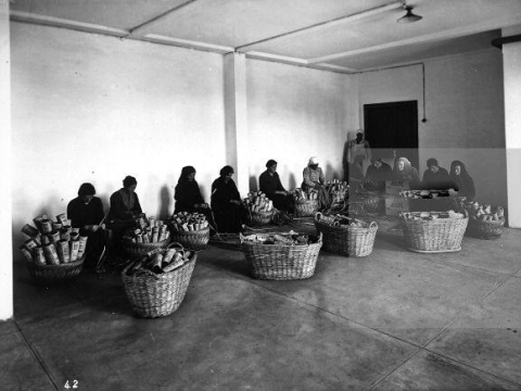 CROATIA 1910 LAVORAZIONE DELLE BOTTIGLIE PER MARASCHINO LUXARDO 